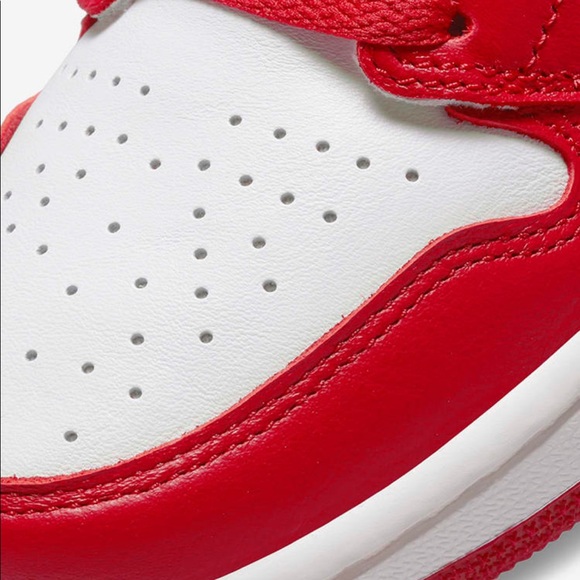 Air Jordan 1 “Varsity Red” - Picture 5 of 8